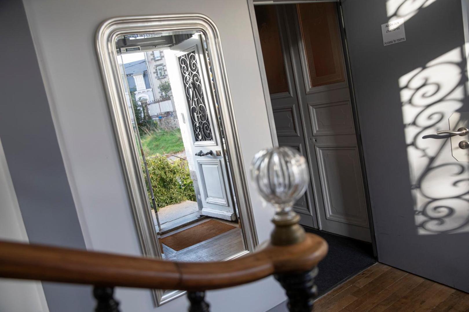 Au Bout Du Quai Hotel Гранвил Екстериор снимка